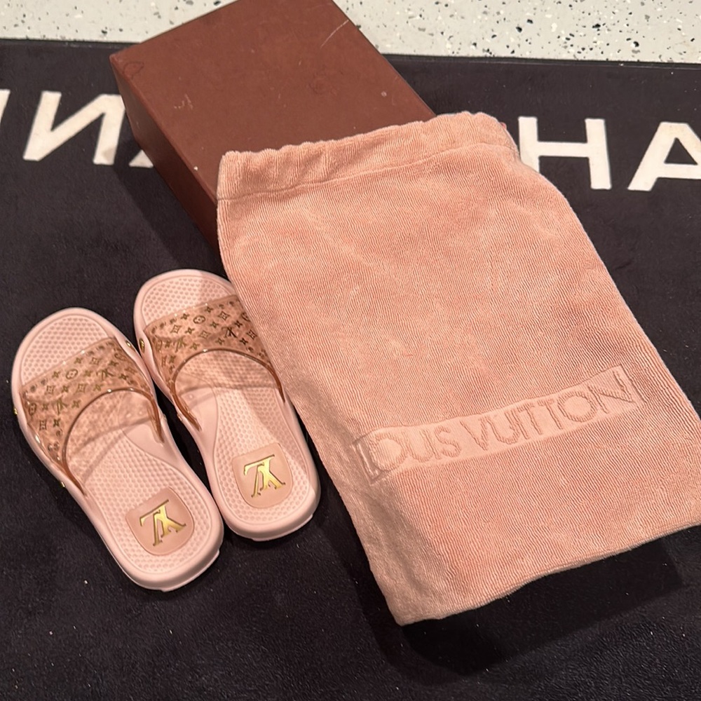Authentic Louis Vuitton spa slip ons - Picture 8 of 8